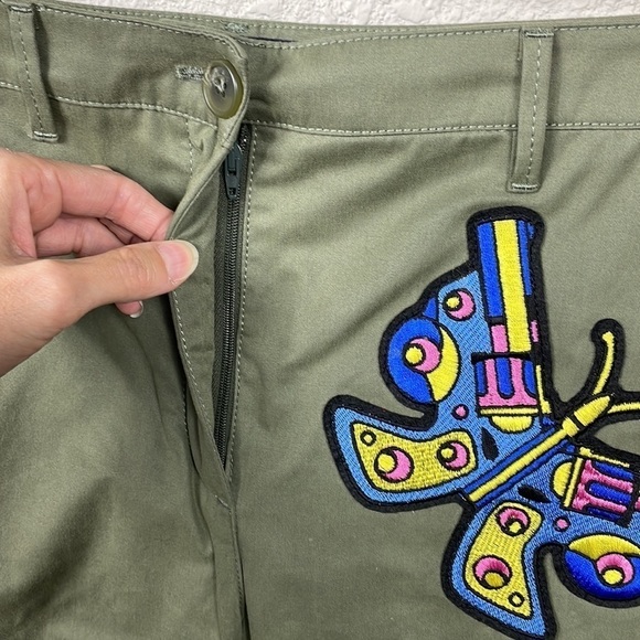 NWT Jeremy Scott Military Green High Rise Cargo Pants Butterfly Guns Patch Sz 8 - Picture 6 of 16